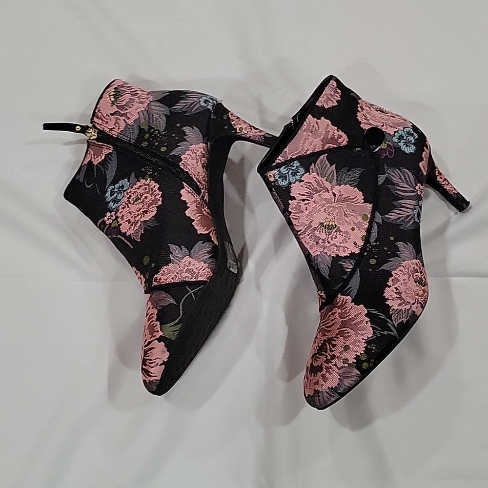 Heels - Picture 2 of 3